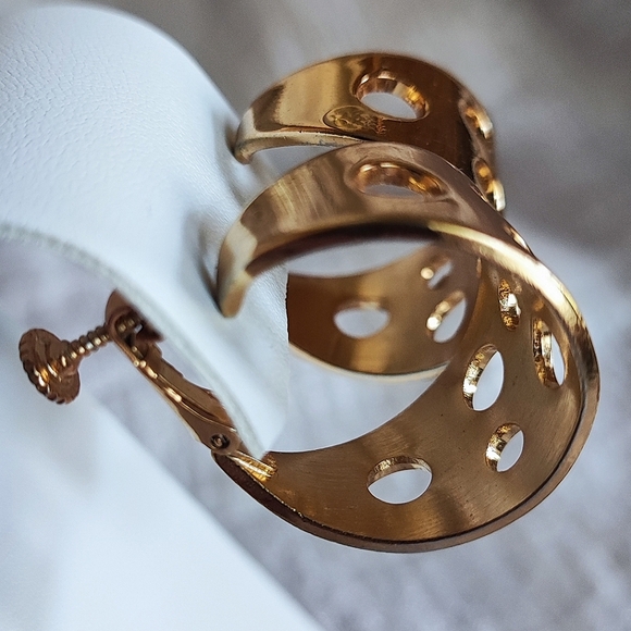 Napier Vintage Signed Comfort Clip Gold Tone Hoop Swiss Cheese Cut Out Earrings - Picture 3 of 14